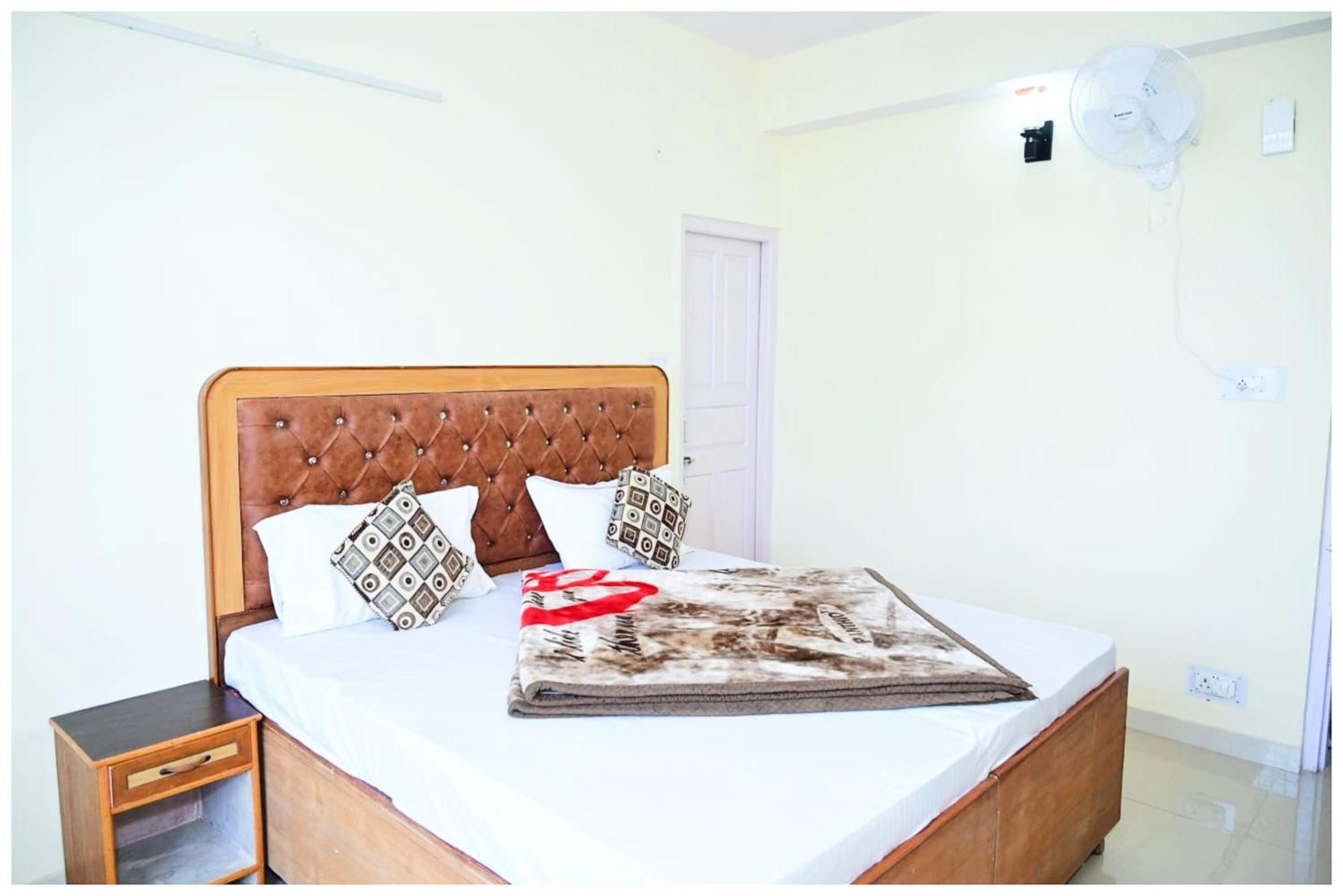 Simla Hotel K R I S H N A B - B Near Mall Road And Temple Exterior foto
